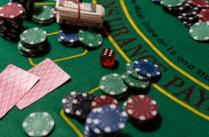 Tampilan kasino live dengan dealer profesional dan mesin slot online